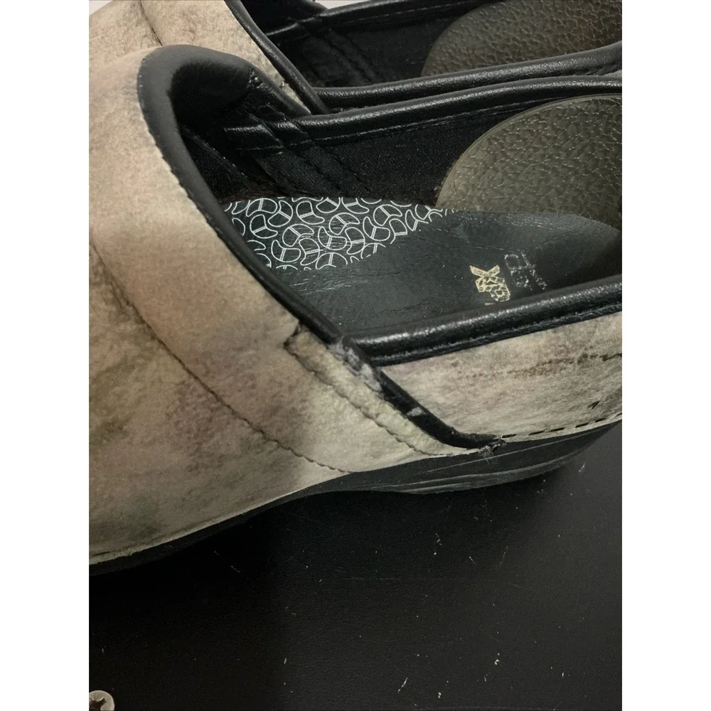 dansko xp 2.0 Gray Suede Clogs 38 Worn